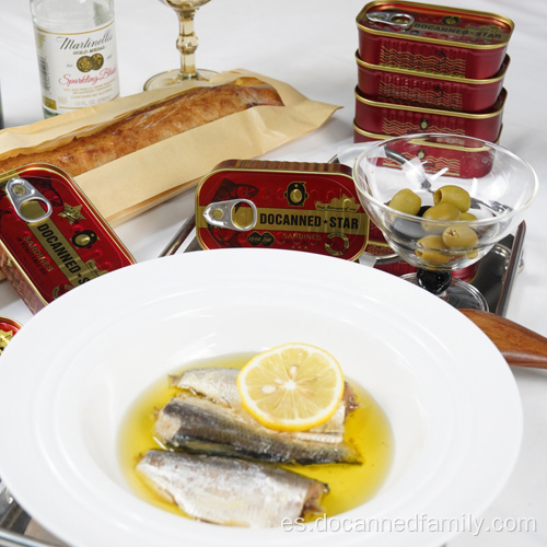 Enseñado tan deliciosa sardina en aceite vegetal.